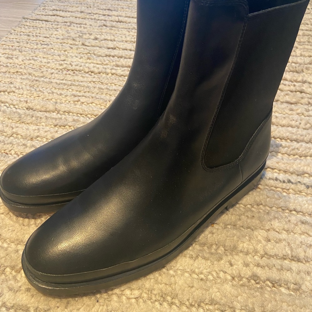 Vince 9.5 Cecyl Leather Ankle Boot.